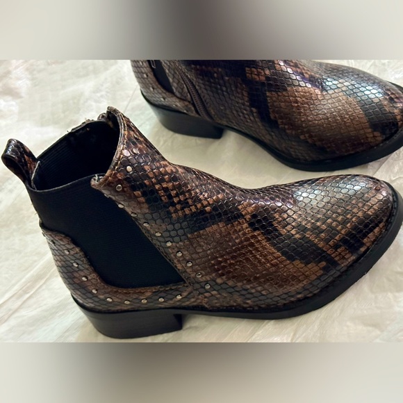 Steve Madden Girls' JCase Snake Embossed Low Heel Booties Sz 13 Used – Like New - Picture 5 of 8